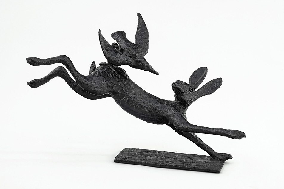 Pierre Voituriez, « Lièvre et oiseau », Bronze, 42 x 63 x 15 cm