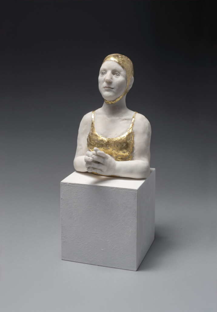 Agnès Baillon, « Nage dorée », Résine, Hauteur : 16 cm