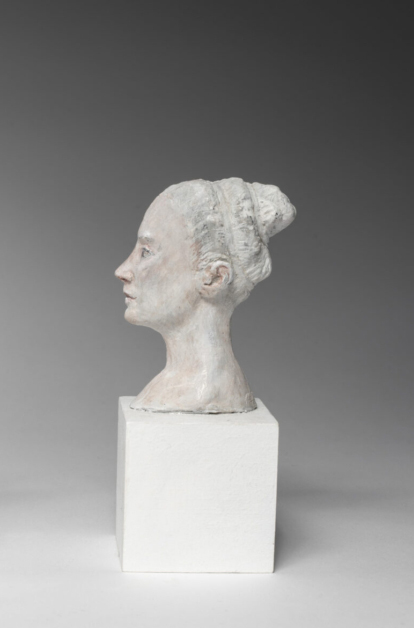 Agnès Baillon, « Profil blanc », Faïence peinte et noir, Hauteur : 8 cm