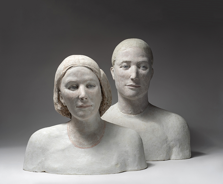 Agnès Baillon, "Couple solide", Papier mâché, Hauteurs : 46 et 53 cm