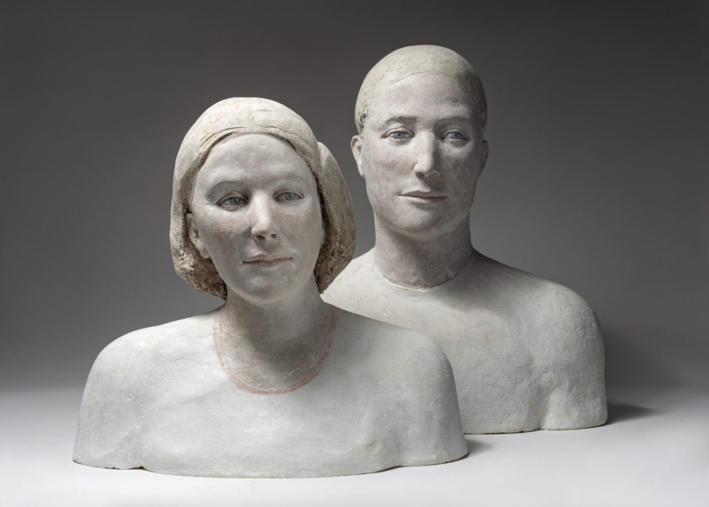 Agnès Baillon, « Couple solide », Papier mâché, Hauteurs : 46 et 53 cm