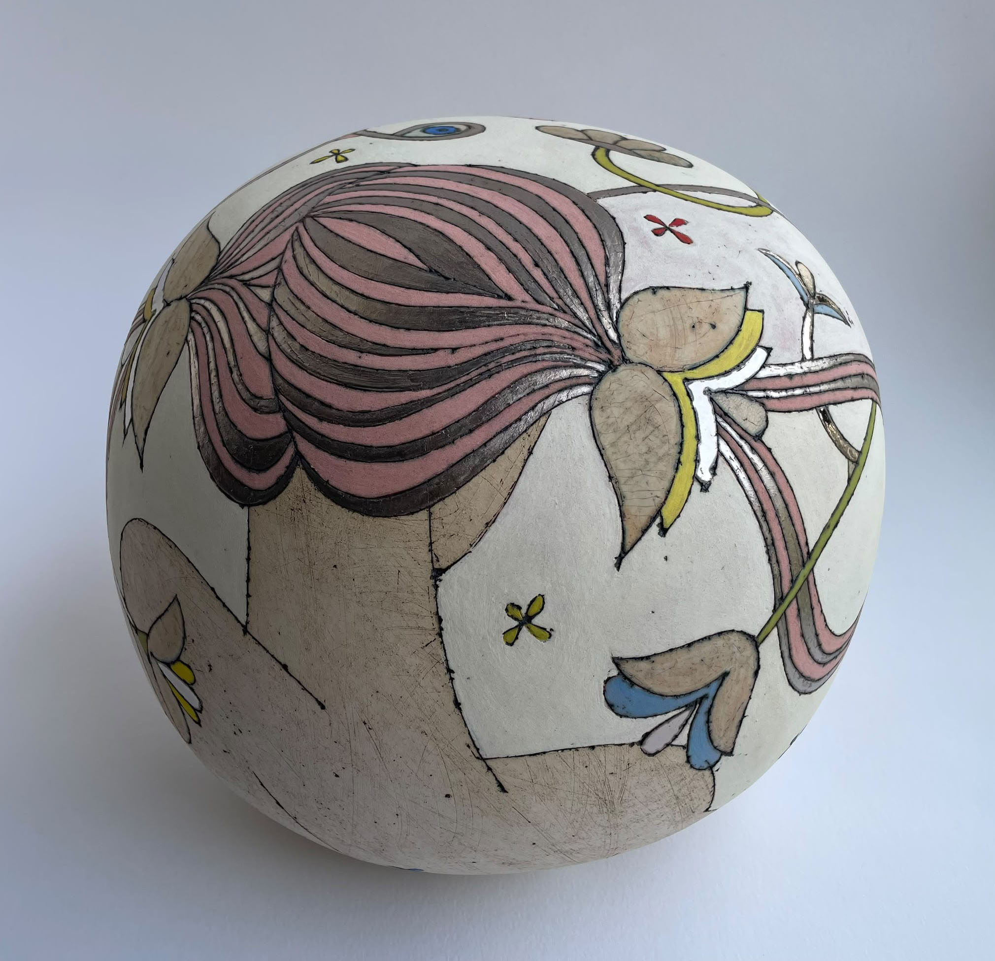 Nina Khemchyan, « Levé du jour », Céramique, ø46 cm