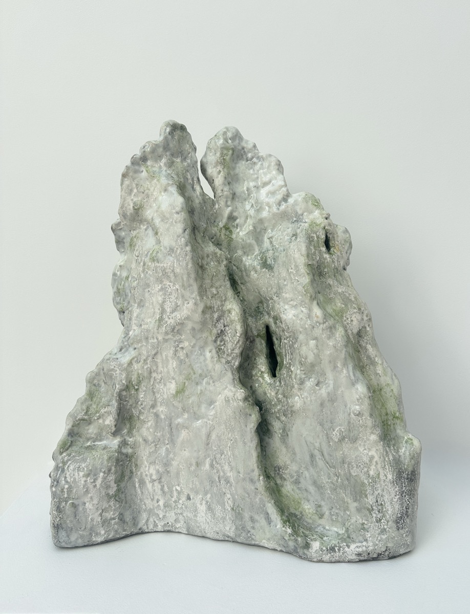 Gisèle Buthod-Garçon, « Rêverie blanche », céramique, 54 x 45 x 25 cm